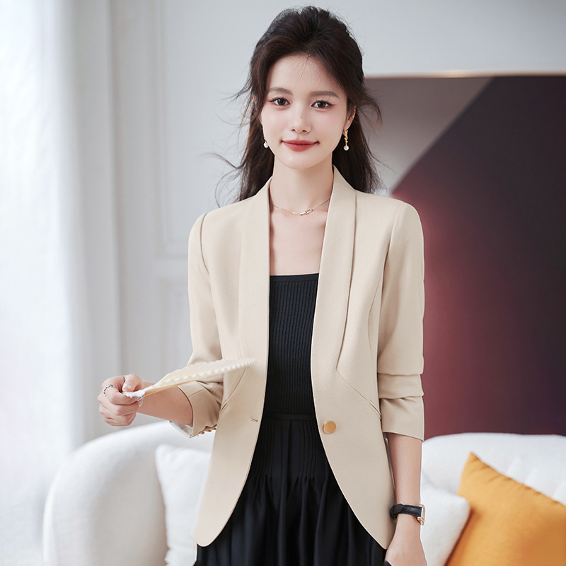 سترة رسمية للسيدات على الموضة  - مراجعة Women Formal Wear With Black Blazer وسعره