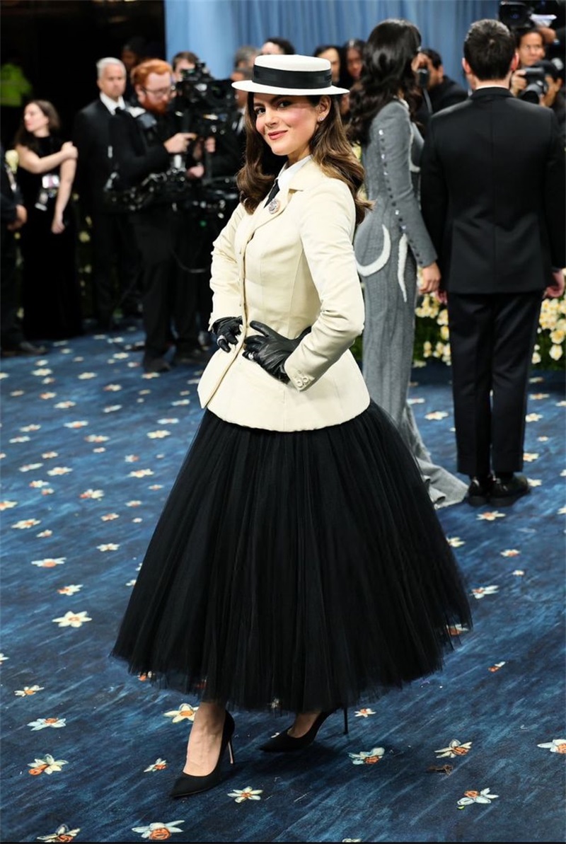 الأبيض المرأة مكتب الدعاوى تنو - مراجعة Women Formal Wear With Black Blazer وسعره