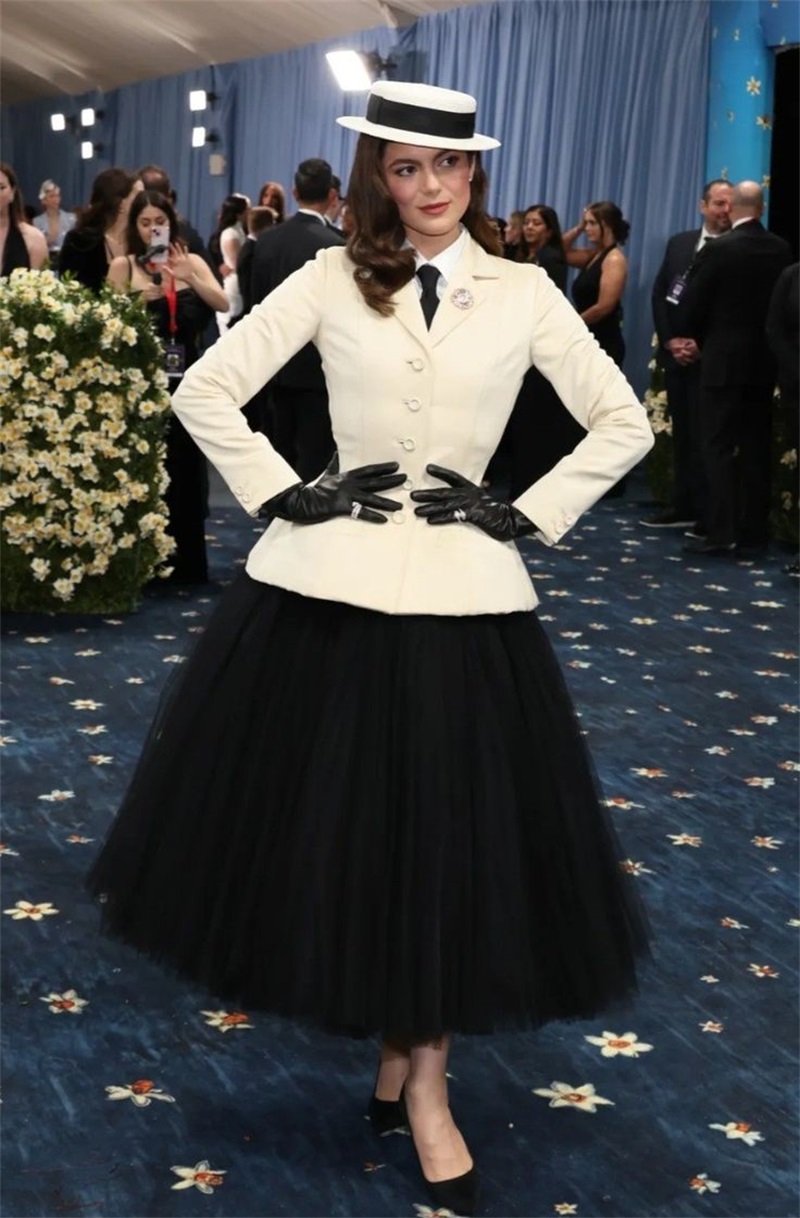الأبيض المرأة مكتب الدعاوى تنو - مراجعة Women Formal Wear With Black Blazer وسعره